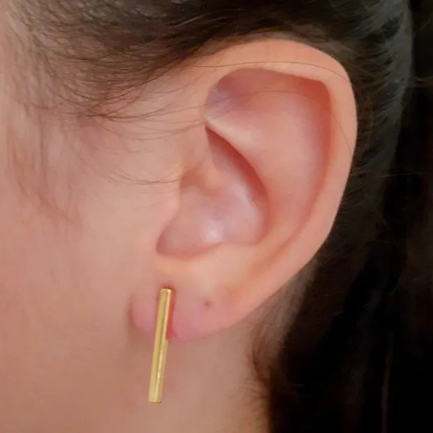 Fixed Replica Earring Straight Stick Semi-Allergenic Gold Plated 22K