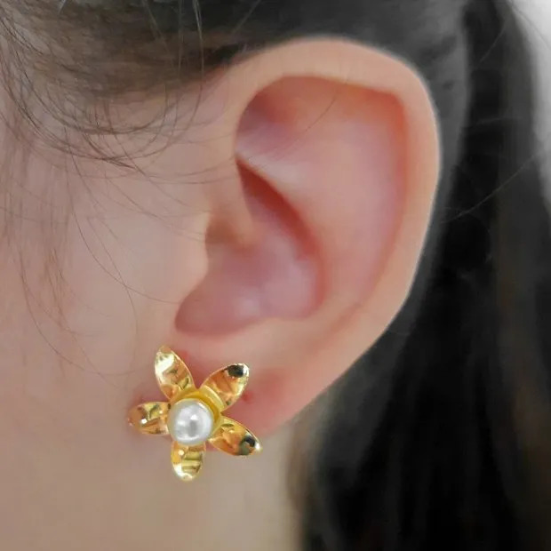 Flower Earring with Pearl Core 06 mm Anti-Allergenic Semi Fine Jewellery Plated in 22K Gold